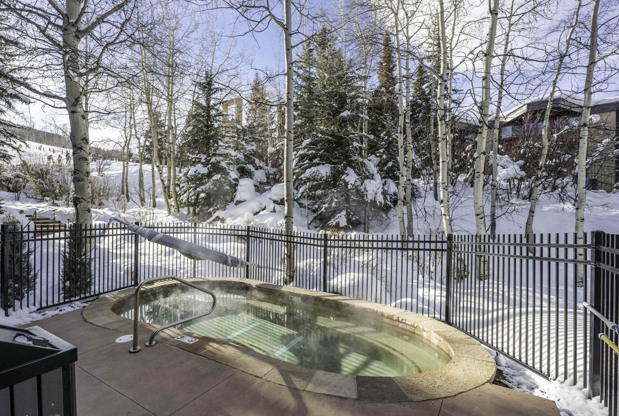 Renovated 2 Bedroom Condo W Hot Tub -Mountain Views! Snowmass Village Exterior photo